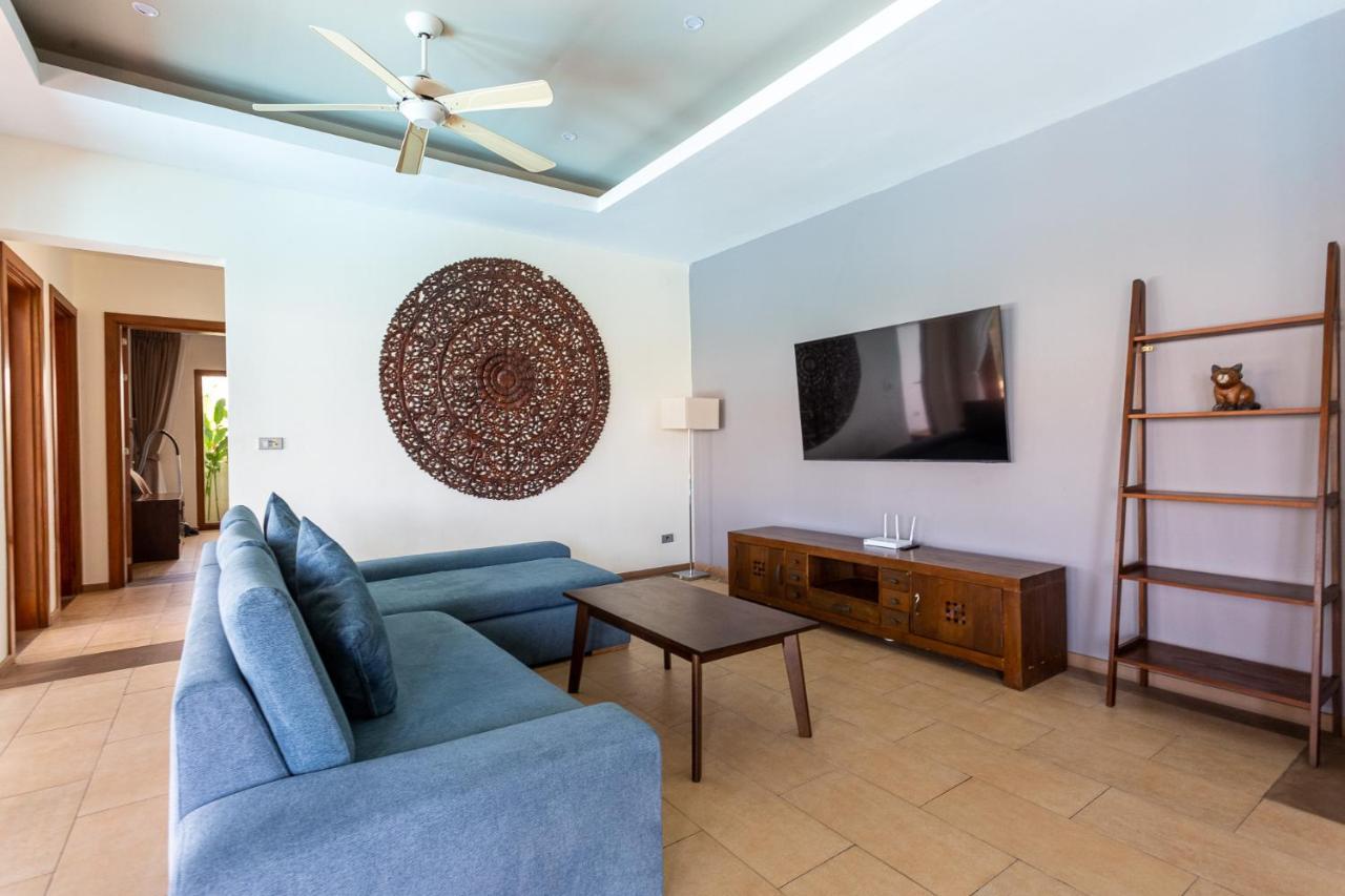 Vigo With Gym And Tennis Court Villa *